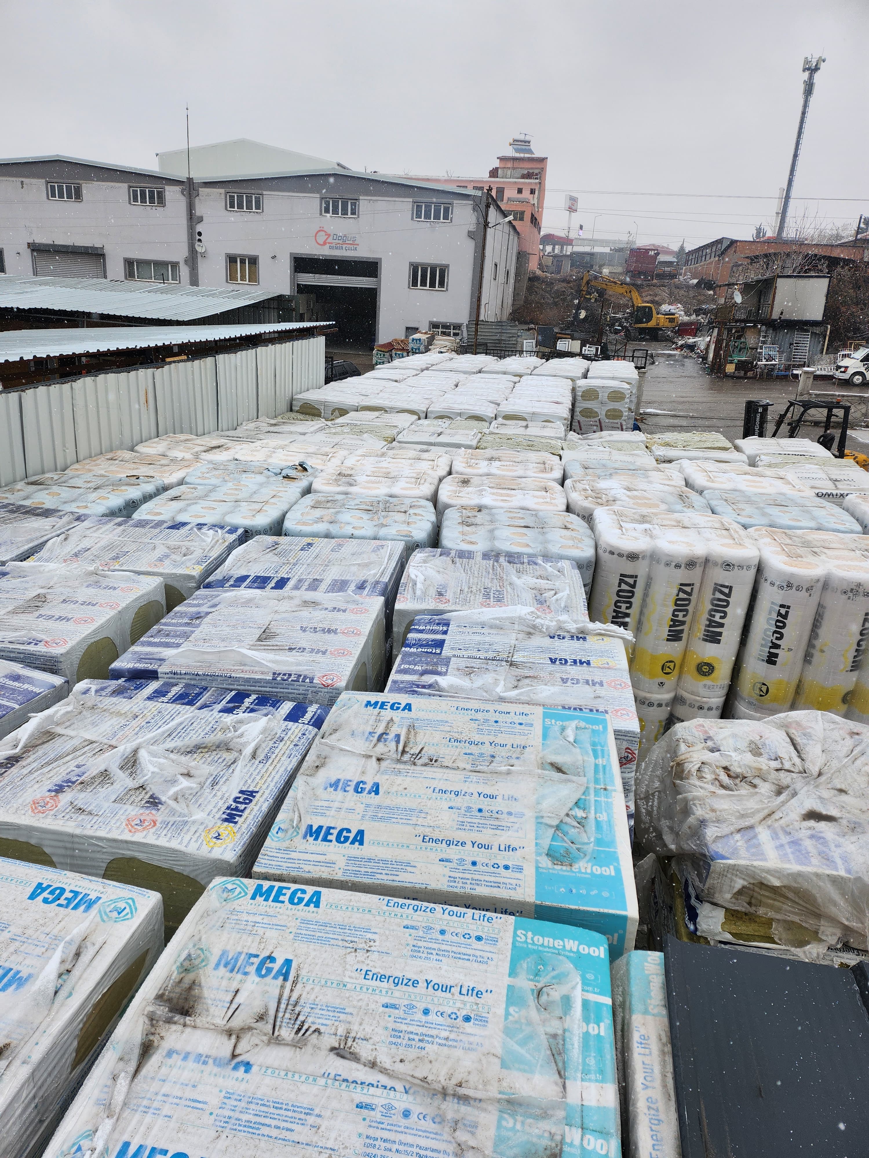 Öz Doğuş Yapı Market, Malatya’da inşaat yapı malzemeleri alanında toptan ve perakende satış hizmeti sunan, iki şubesiyle bölgenin güvenilir yapı marketlerinden biridir. İzocam ısı yalıtım ürünleri, alçıpan ve alçıpan aksesuarları, sandwich panel, trapez sac, profil boru, betopan, OSB, XPS ve EPS yalıtım levhaları, mineral yün, tel örgü, köşebent, Grandex ürünleri ve prefabrik ev malzemeleri geniş ürün yelpazemizle Malatya ve çevresine kaliteli çözümler sunmaktayız. Profesyonel hizmet anlayışı, uygun fiyat politikası ve güçlü stok kapasitesiyle Öz Doğuş Yapı Market, konut, sanayi ve prefabrik yapı projeleri için güvenilir yapı malzemeleri tedarikçisidir.